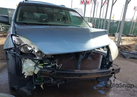 2006 Toyota Sienna Xle Limited z USA, uszkodzony, nr VIN 5TDBA22CX6S070829